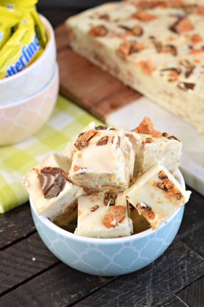 Little blue bowl with pieces of butterfinger fudge.