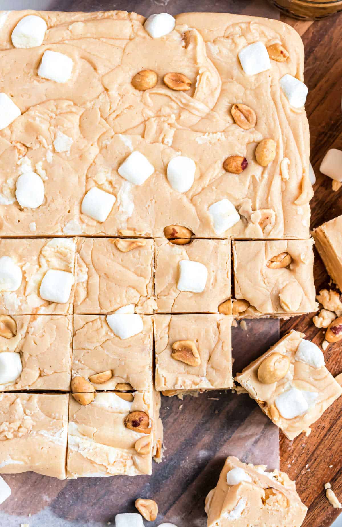 Fluffernutter fudge cut into squares.