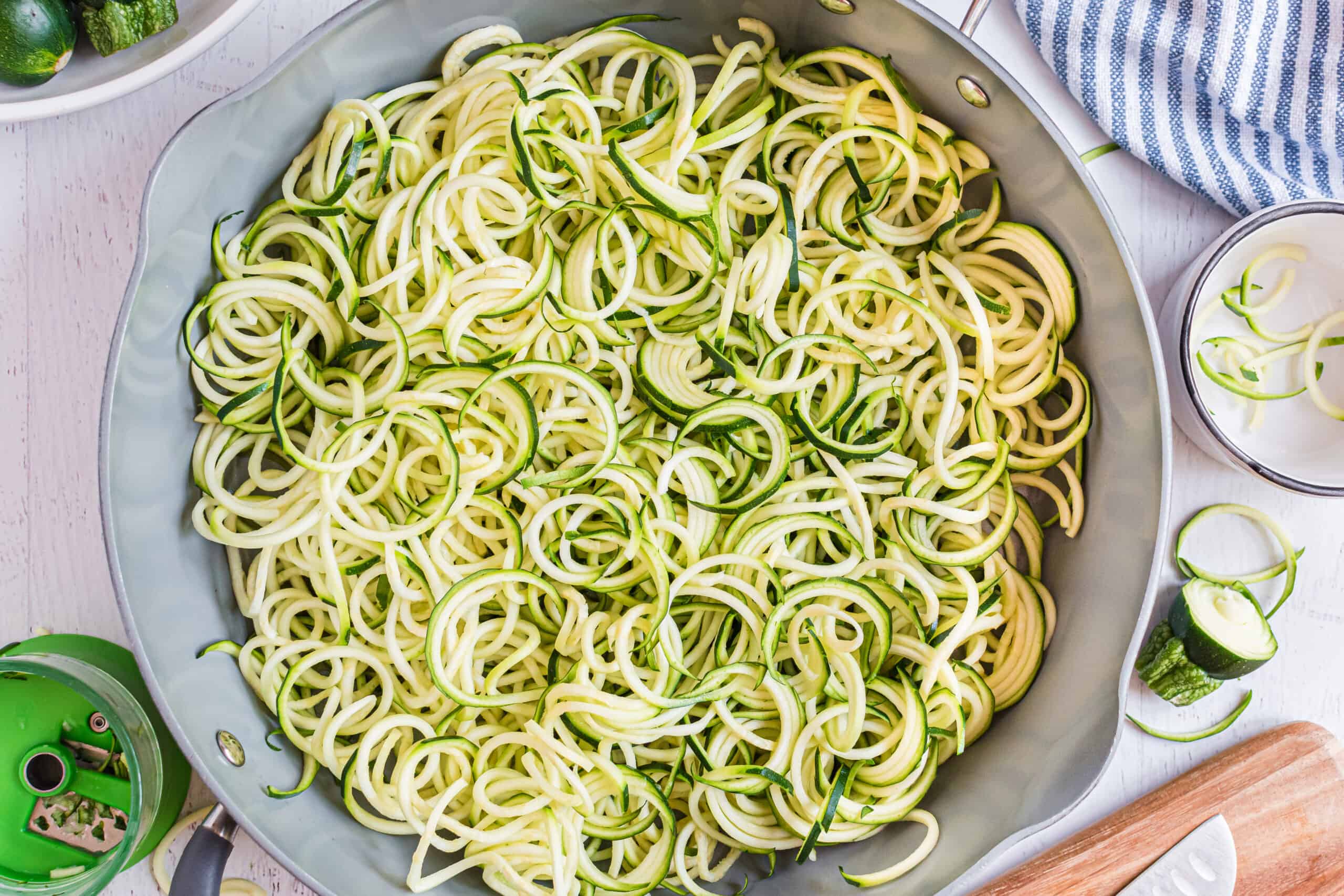 How To Make Zucchini Noodles (Zoodles) - Evolving Table