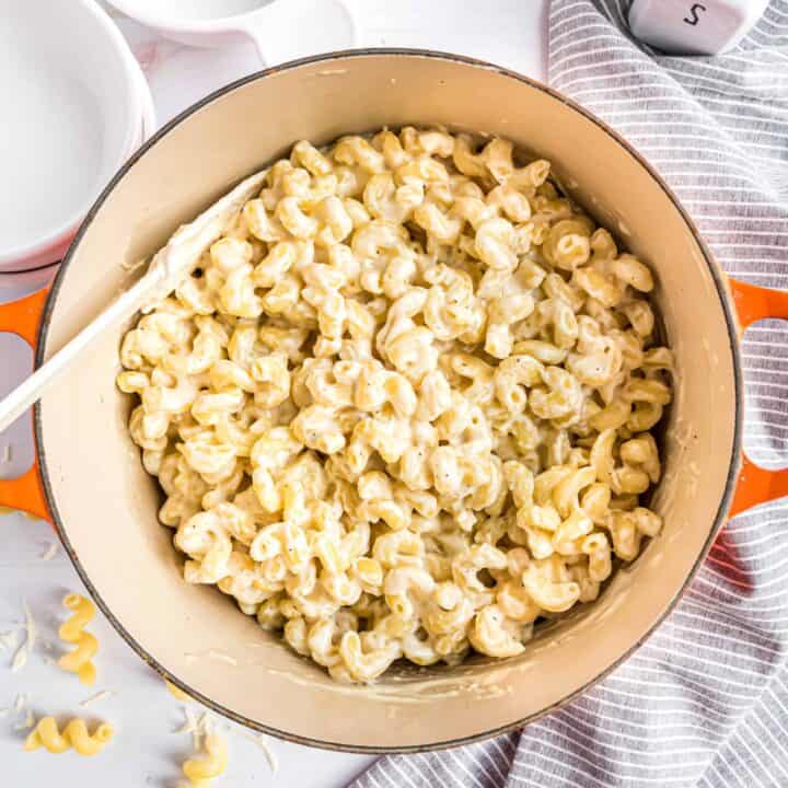 Creamy white cheddar macaroni and cheese just like Panera. Give this copycat panera mac and cheese a try. Oh and it's quick and easy on the stove top too!!