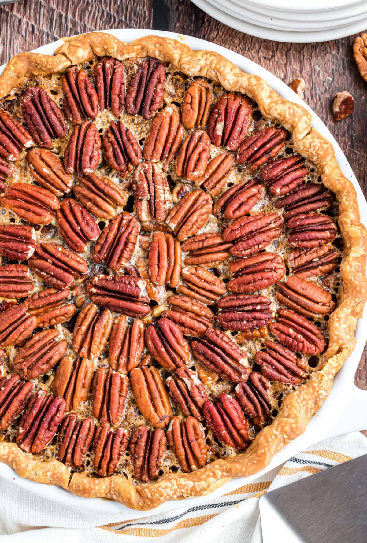 Whole pecan pie after baking.