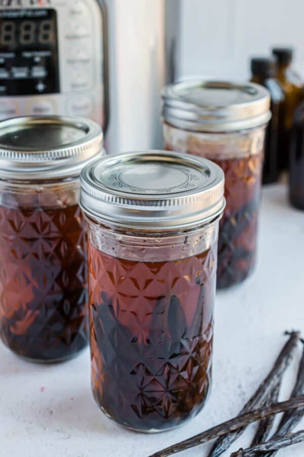 How to Make Vanilla Extract {Recipe} Shugary Sweets