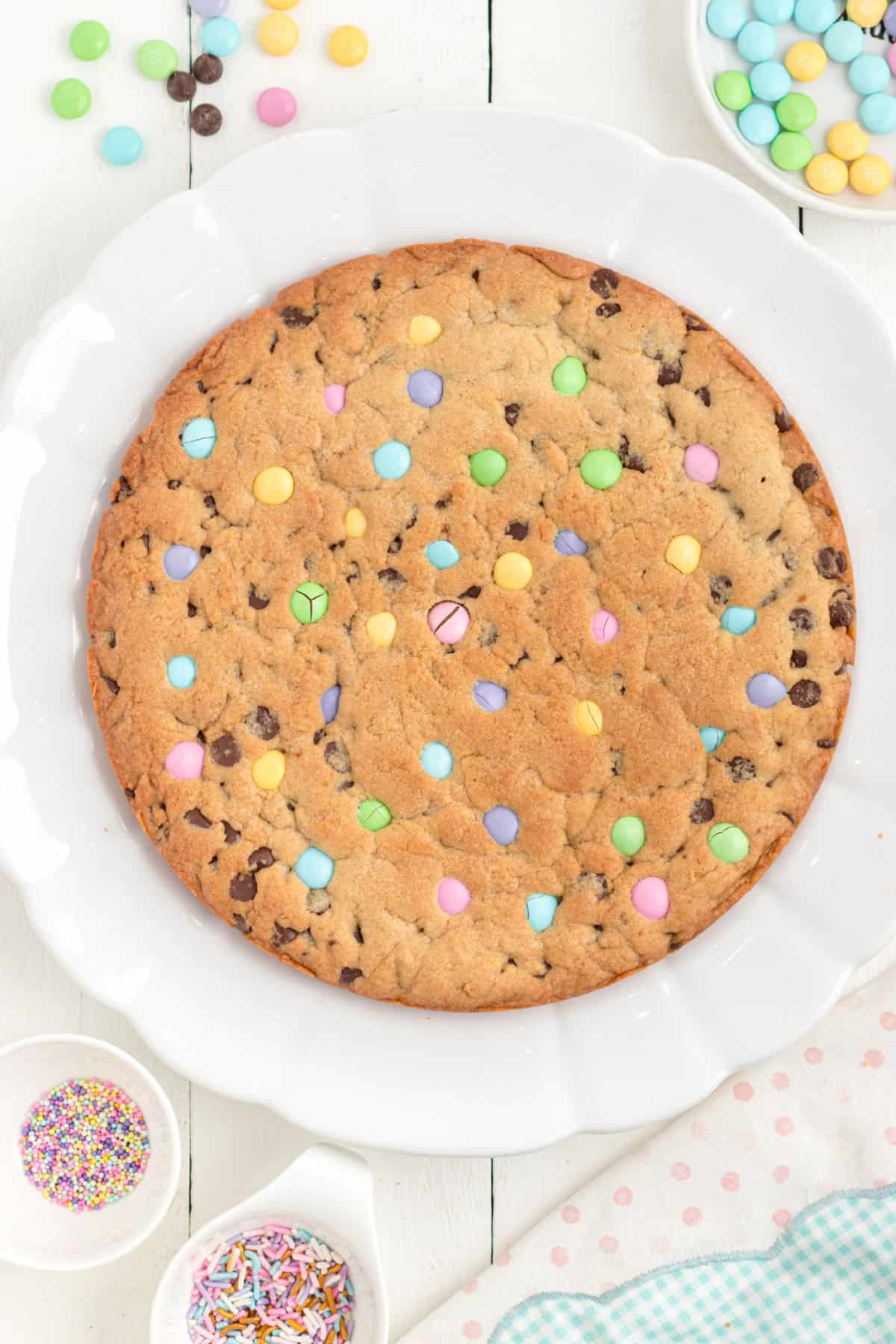 Easter cookie cake without frosting.