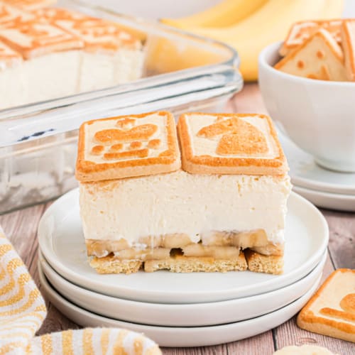 This creamy, rich Banana Pudding Recipe is a delicious, no-bake dessert! Perfect for weeknights or potlucks, everyone will LOVE this classic recipe! A delicious Paula Deen recipe featuring banana pudding and chessmen cookies!