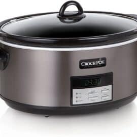 Crockpot in stainless steel with lid.