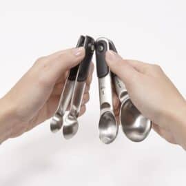 Magnetic measuring spoons.