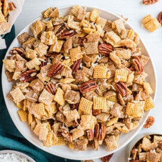 Sweet Holiday Chex Mix is the perfect homemade gift idea! Turn a few simple ingredients into a tasty snack mix with this easy recipe.