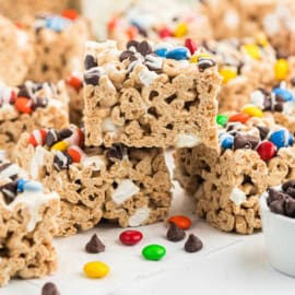 No-Bake Cheerio Bars are an easy and versatile dessert everyone loves! Grab a box of cheerios and your favorite candies to make a tray full of sweet cereal bars no one can resist.