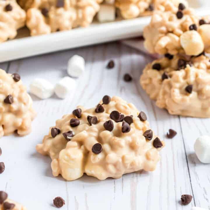Avalanche Cookies are chewy no-bake cookies with rice cereal, peanut butter and two kinds of chocolate. No need to turn on the oven to make perfect cookies in minutes!