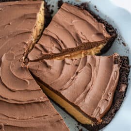 Chocolate Peanut Butter Pie is an easy dessert recipe that combines two decadent flavors. Oreo cookie crust gets topped with a creamy peanut butter filling and chocolate ganache for the perfect no-bake pie!