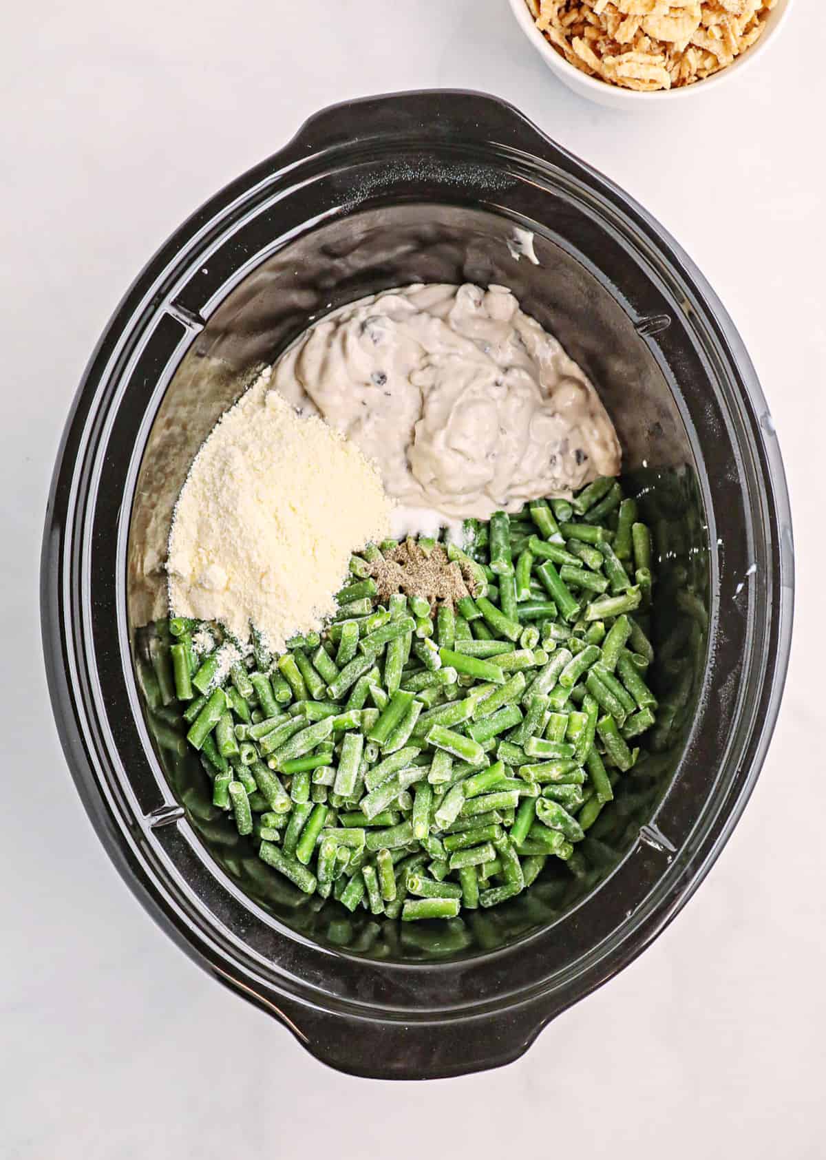 https://www.shugarysweets.com/wp-content/uploads/2022/09/slow-cooker-green-bean-casserole-combined.jpg