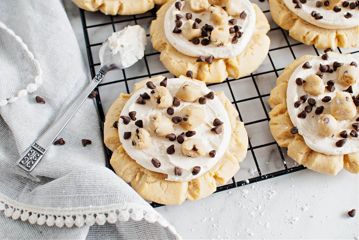 Cookies on a wire cooling rack.