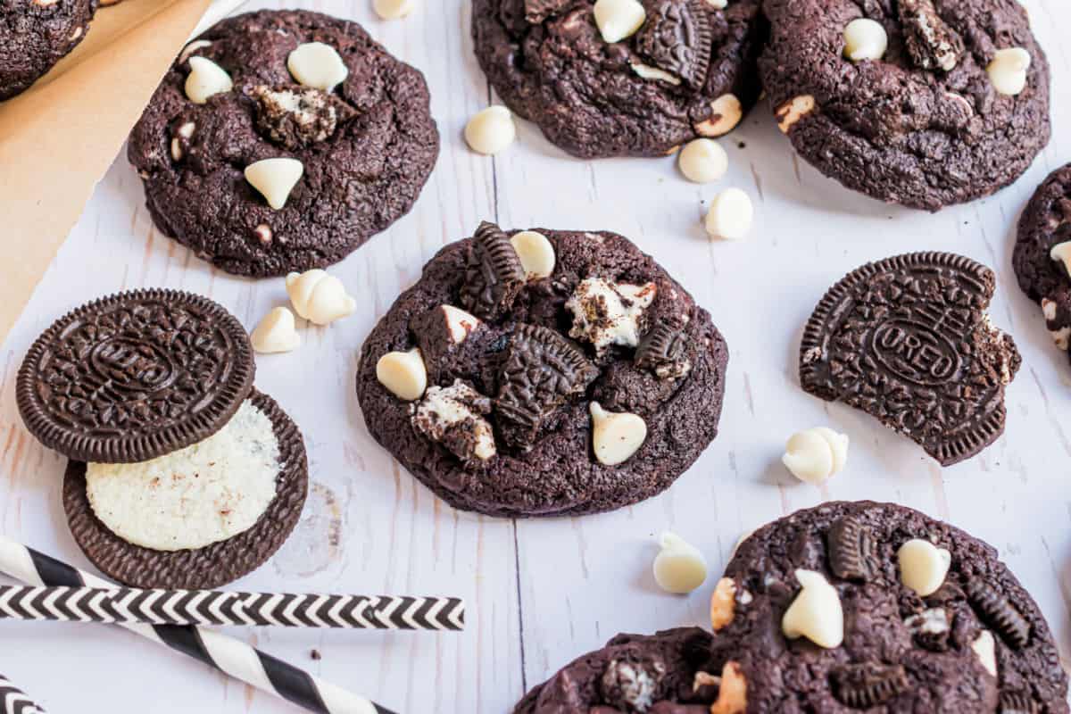 Cookies and cream cookies on wooden serving tray.