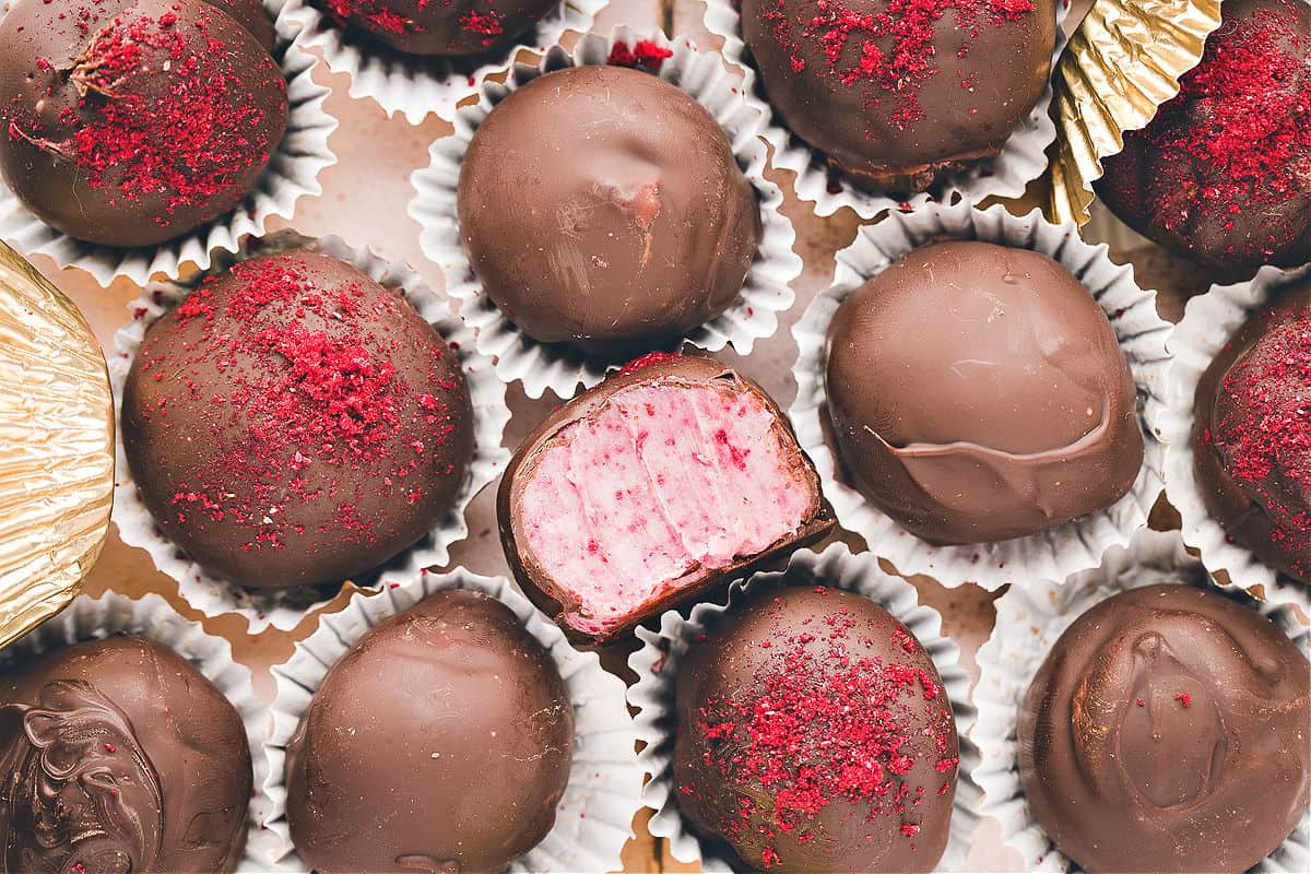 Raspberry Truffles [www.shugarysweets.com]