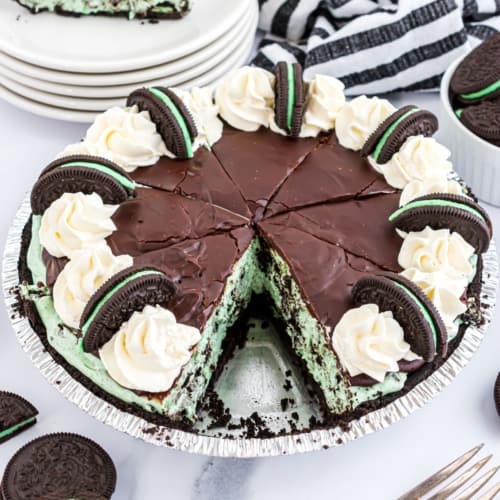 Mint, chocolate and cheesecake come together beautifully in this easy Grasshopper Pie dessert! It's the perfect creamy no bake mint cheesecake and takes just 15 minutes to put together!