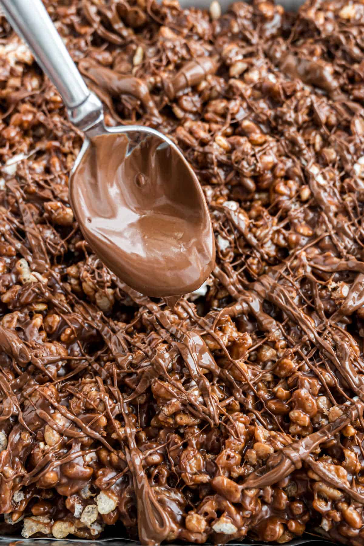 Nutella being drizzled over the top of the dessert bars.