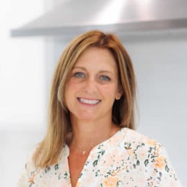 Picture of AImee Shugarman in kitchen.