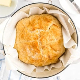 This No Knead Artisan Bread recipe makes crusty, bakery-style bread easy to bake at home! It’s a great recipe for beginners and experienced bakers too.